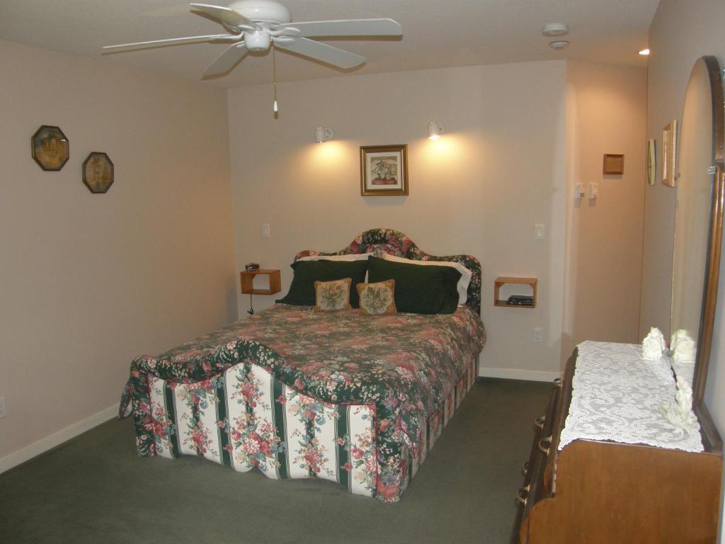 פורט אלברני Cedar Wood Lodge Bed & Breakfast Inn מראה חיצוני תמונה