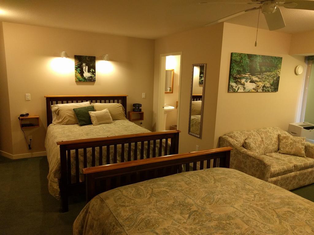 פורט אלברני Cedar Wood Lodge Bed & Breakfast Inn מראה חיצוני תמונה