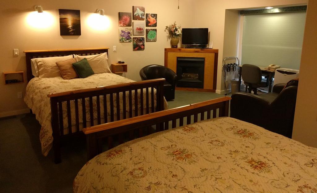 פורט אלברני Cedar Wood Lodge Bed & Breakfast Inn מראה חיצוני תמונה