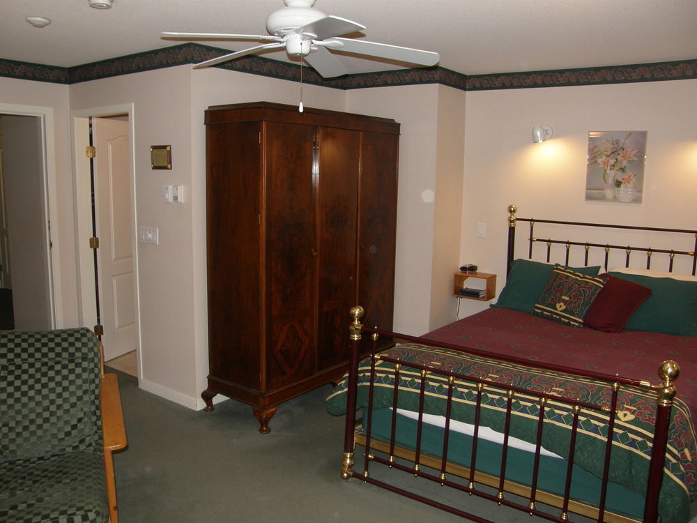 פורט אלברני Cedar Wood Lodge Bed & Breakfast Inn מראה חיצוני תמונה