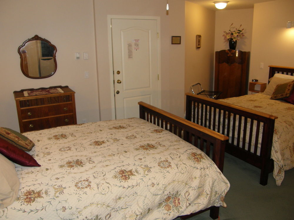 פורט אלברני Cedar Wood Lodge Bed & Breakfast Inn מראה חיצוני תמונה