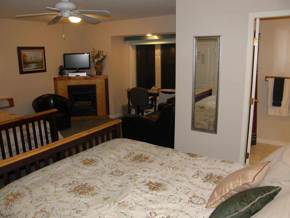 פורט אלברני Cedar Wood Lodge Bed & Breakfast Inn מראה חיצוני תמונה
