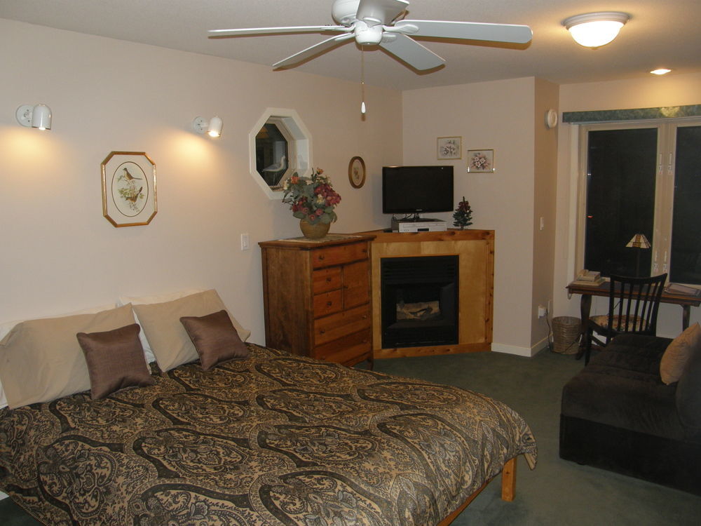 פורט אלברני Cedar Wood Lodge Bed & Breakfast Inn מראה חיצוני תמונה