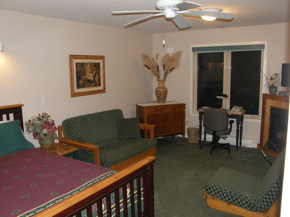פורט אלברני Cedar Wood Lodge Bed & Breakfast Inn מראה חיצוני תמונה