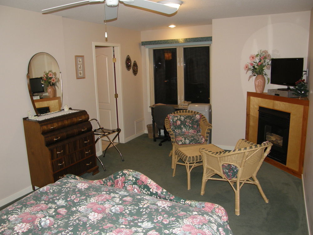 פורט אלברני Cedar Wood Lodge Bed & Breakfast Inn מראה חיצוני תמונה